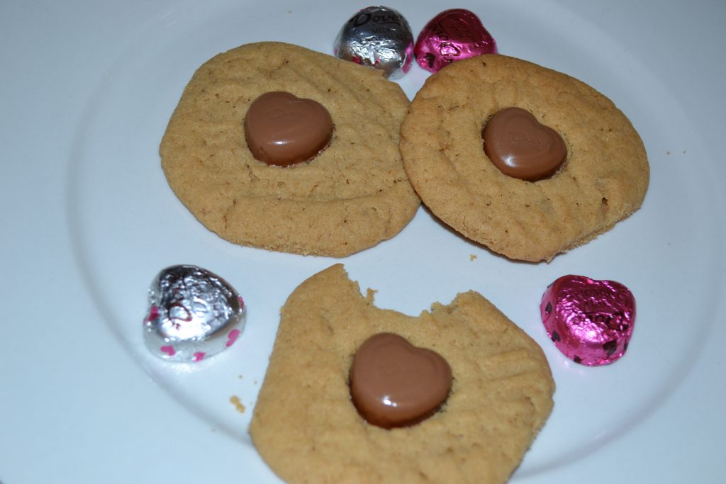 peanut butter heart valentines day cookies