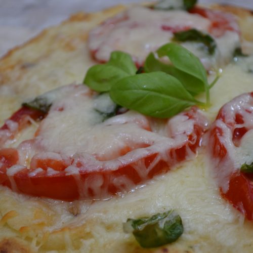 This flatbread pizza recipe is a great after school snack or an appetizer, they are easy to prepare and quick to bake.