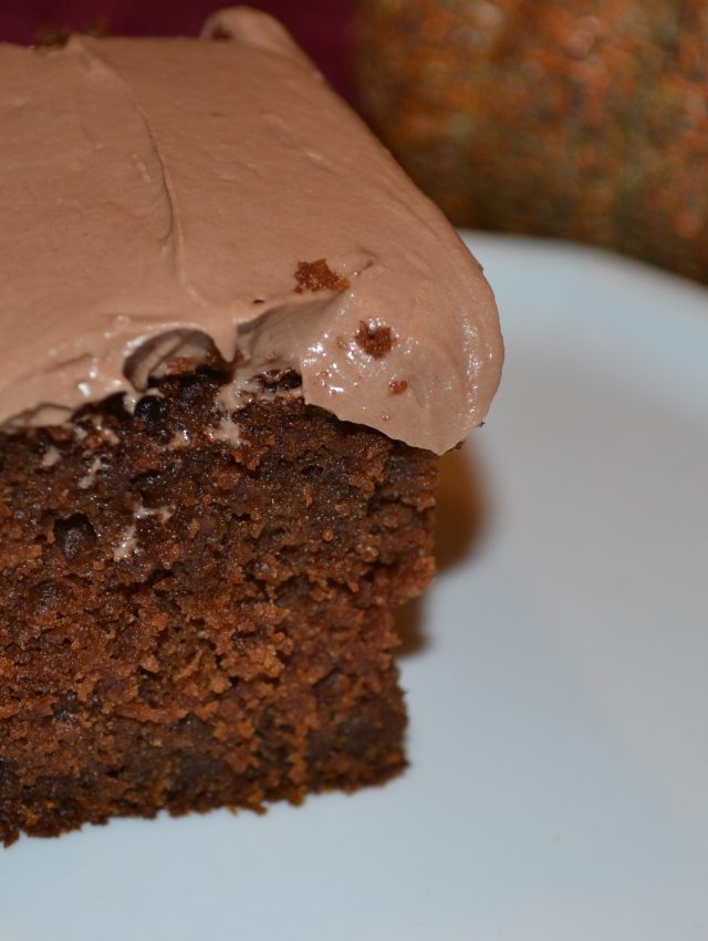 This Pumpkin Choctaw Cake is so delicious and easy to make. A mix of pumpkin bread and chocolate cake!